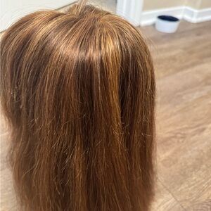 Jon Renau female wig with real human hair.
Style: Margot
Color Code: fs6-30-27